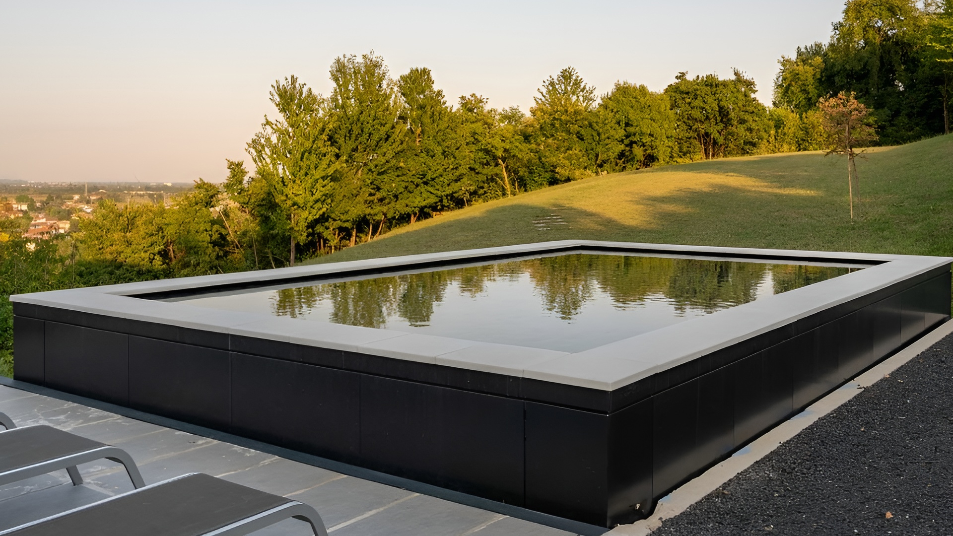 Design moderno piscina autoportante in pannelli metallici